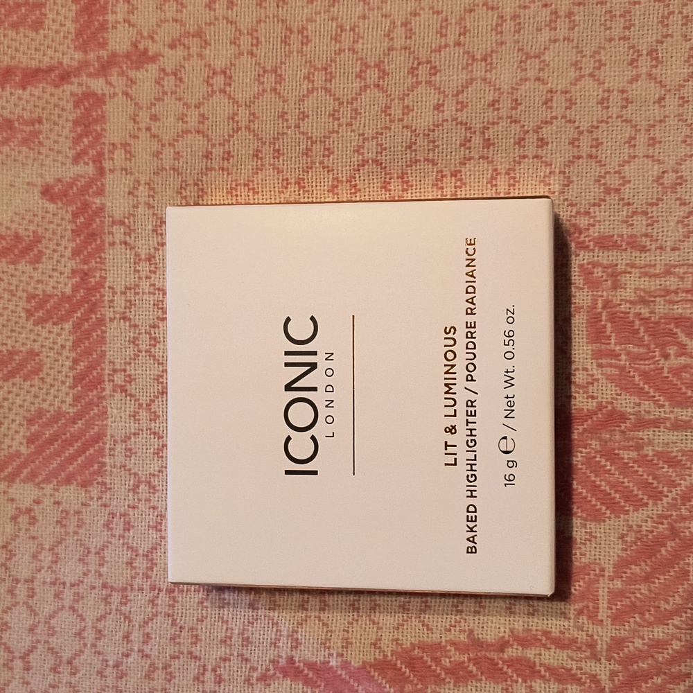 Iconic London Lit & Luminous Baked Highlighter